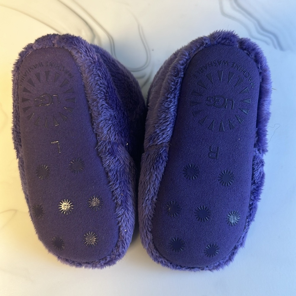 Infant UGGS purple size 4/5 - Picture 2 of 3